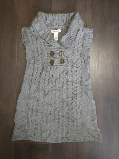 Cable Designed Knitted Vest