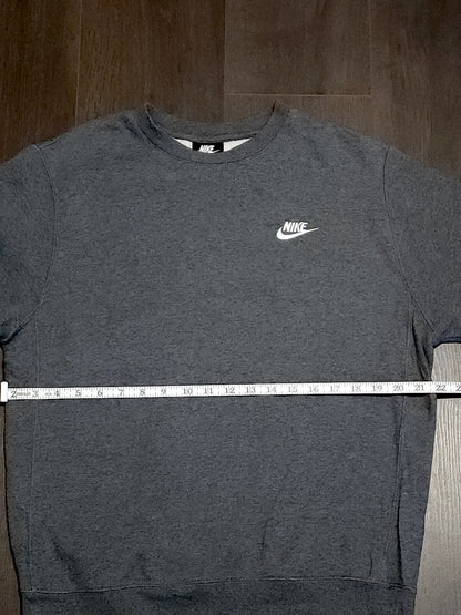 Nike Small Logo Plain Sweatshirt